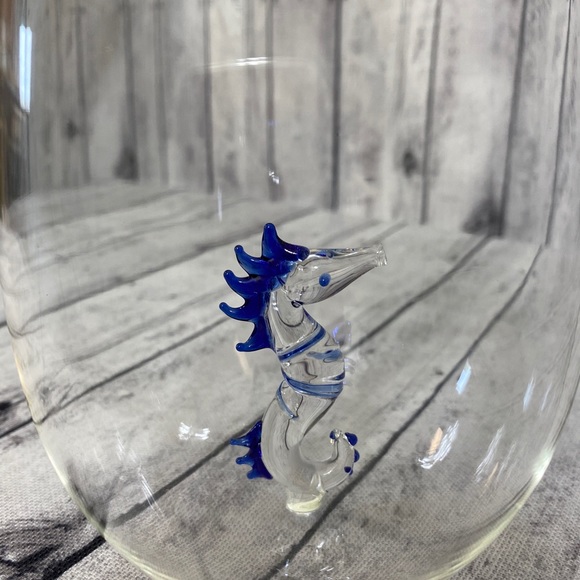 NEW! SEAHORSE “SWIMMING” IN WINE GLASS! - Picture 2 of 3